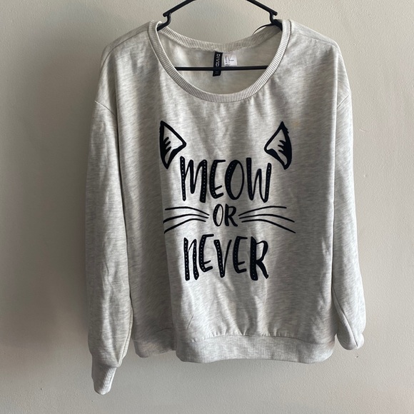 H&M Sweaters - H&M Junior’s Sweater Top